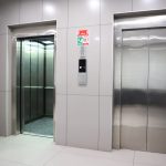 دردسر قطع بدون برنامه برق در تبریز / حبس کودک در آسانسور