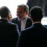 عراقچی: تحریم صادرات نفت و پتروشیمی تعلیق شد/ برخی پول های مسدود شده آزاد شدند